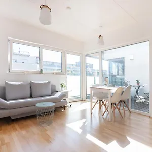 Apartment Helles, Neues Dg Mit Blick Zum Donauturm, Wien
